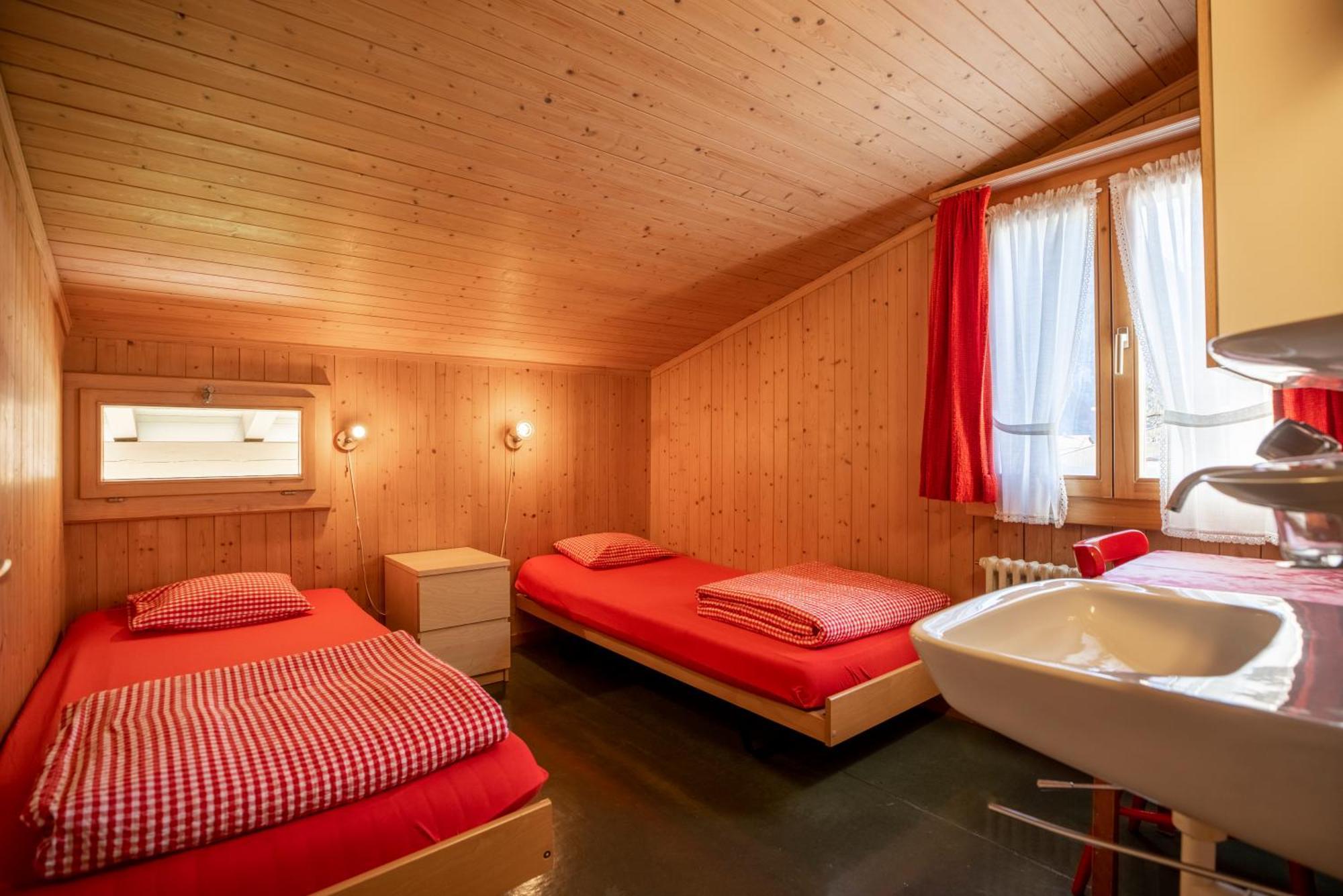 Simons Herberge Meiringen Exterior foto